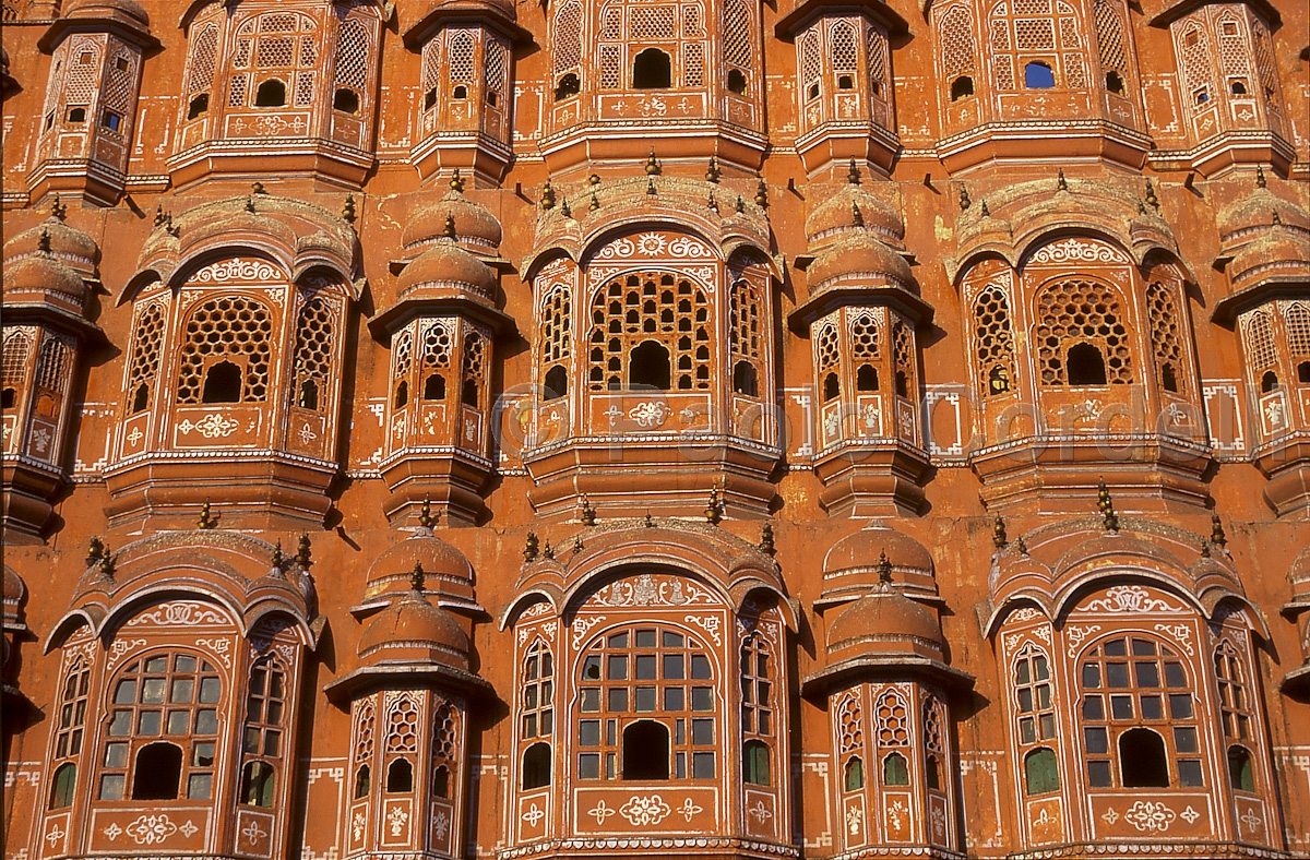 Palace of the Winds (Hawa Mahal) facade, Jaipur, Rajasthan, India
 (cod:India 06)